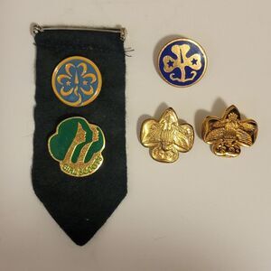 Vintage Lot of‎ 5 Girl Scout of America Pins